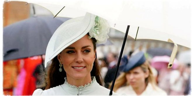Kate Looks Happy As She Bumps Into Friend At Buckingham Palace Garden Party
