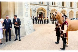 The Queen Receive Unbelievable Gift From The President Of Azerbaijan