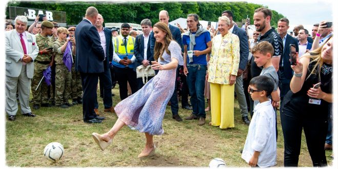 Smiles All Round As William And Kate Delight Fans At Newmarket Racecourse