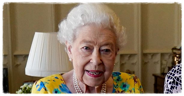 Queen Elizabeth Changed Her Signature Look For The First Time In Literally Years
