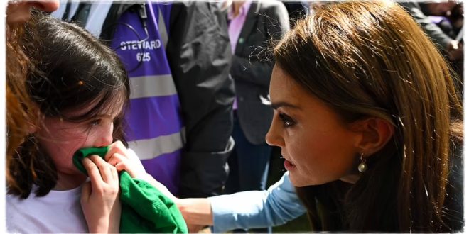 Princess Kate Hugs And Comforts Little Girl In Tears On Surprise Windsor Walkabout