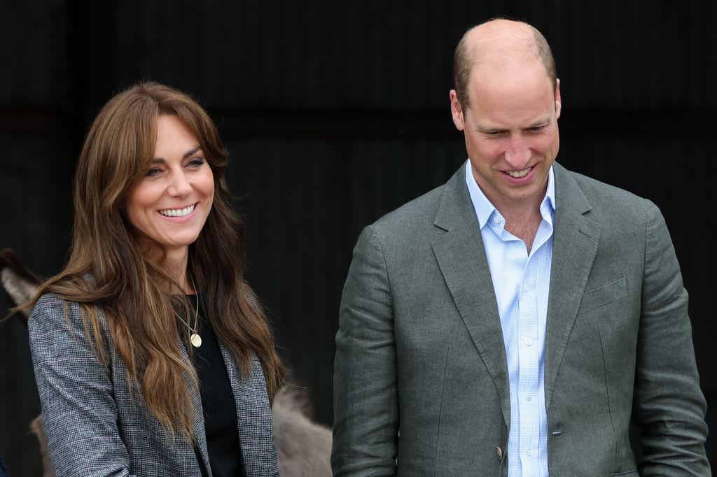 princess kate wearing grey blazer