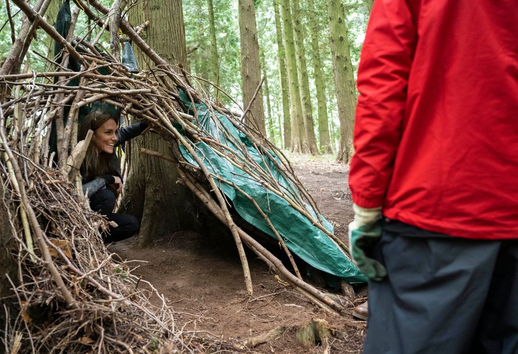 princess kate crouching in tree den 