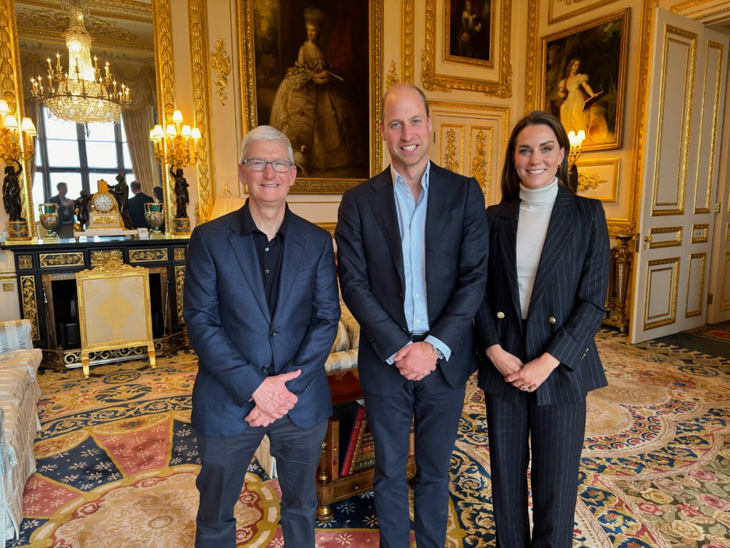Apple boss Tim Cook posing with Prince William and Kate Middleton in pinstripe suit 