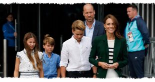 Prince William and Princess Kate with George, Charlotte and Louis leaving Balmoral after their summer family break
